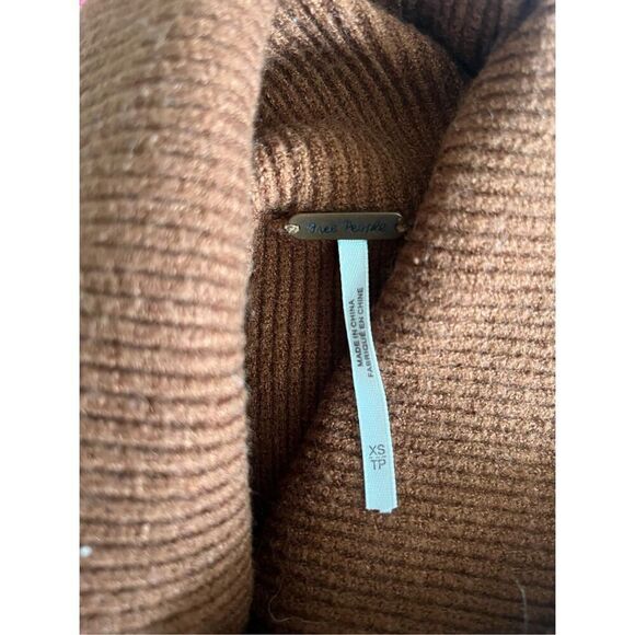 Free People Softly Structured Colorblock Turtleneck Oversized Sweater XS - Picture 3 of 4